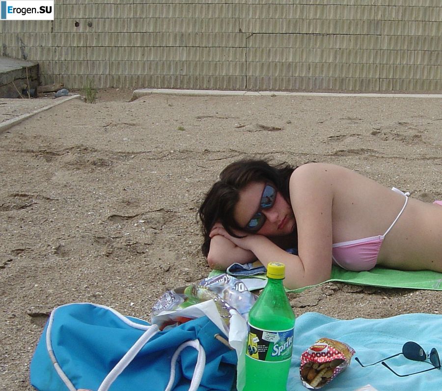 Sexy brunette with nipples showing through the blouse. Photo 9