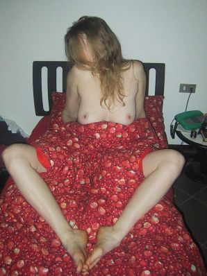 Tall blonde with wide hips undressed at home and showed boobs. Thumb 26