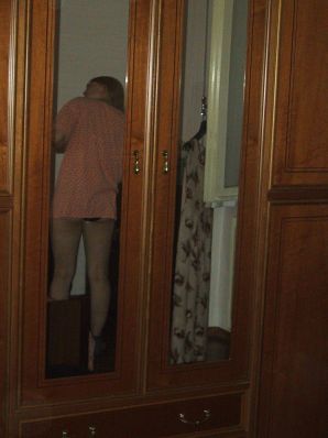 Tall blonde with wide hips undressed at home and showed boobs. Thumb 27