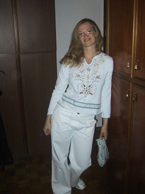 Tall blonde with wide hips undressed at home and showed boobs. Thumb 34