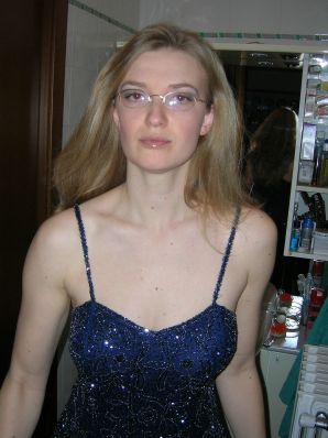 Tall blonde with wide hips undressed at home and showed boobs. Thumb 39