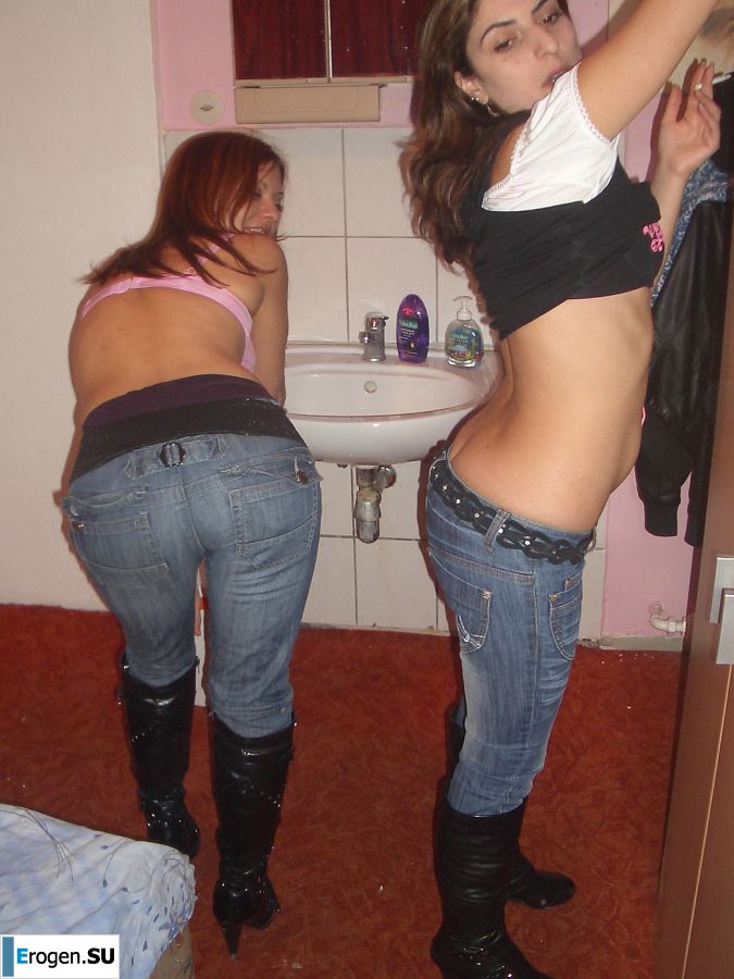 Озорные шалуньи трогают друг друга за сиськи. Фото 13