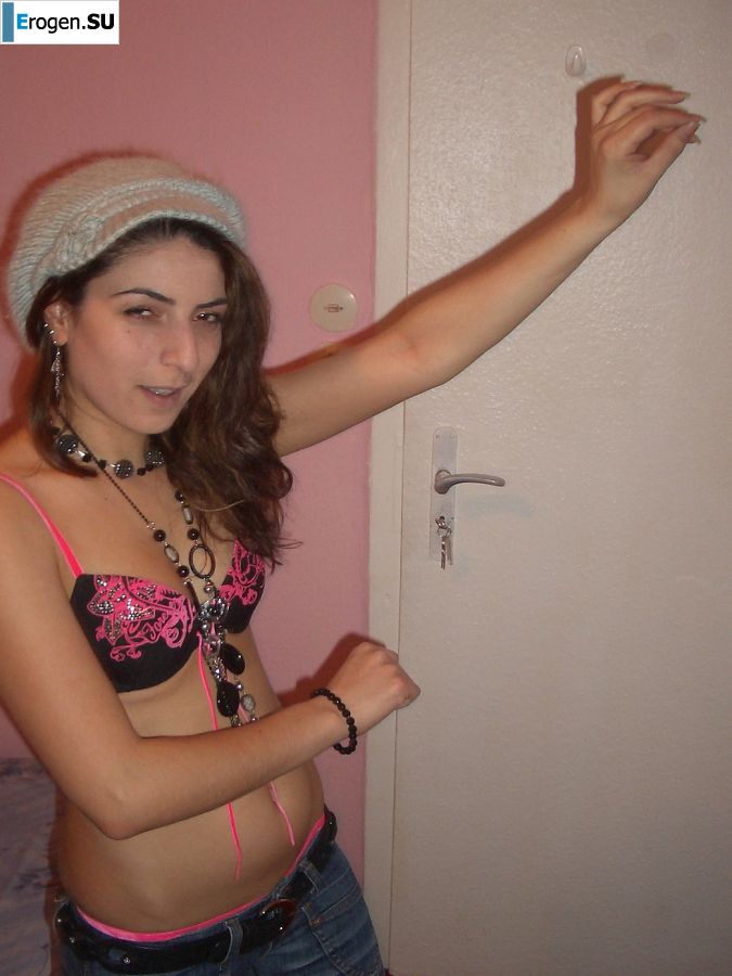 Озорные шалуньи трогают друг друга за сиськи. Фото 3