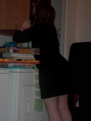 Зрелая женщина с маленькой грудью ублажает себя пальчиком. Эскиз 15