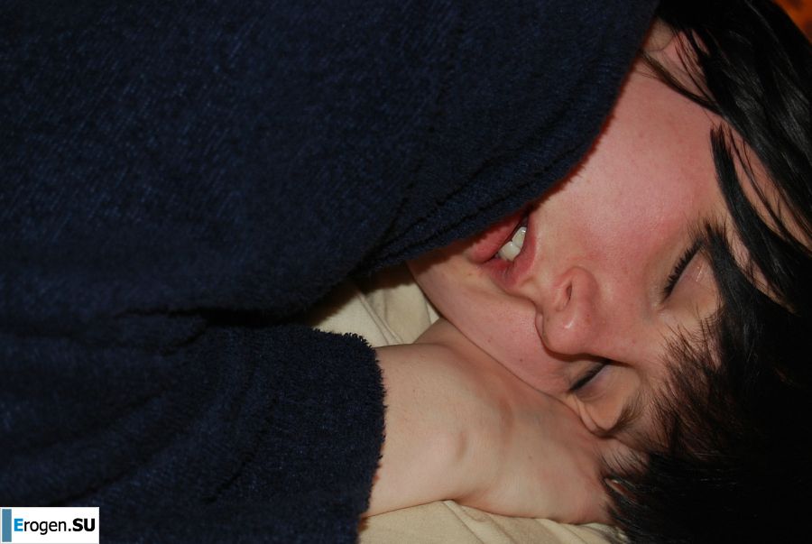 Пышная телочка в кружевном белье ублажает себя пальчиками. Фото 26