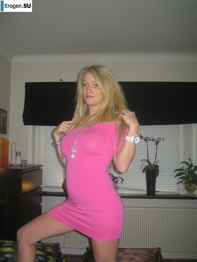 A blonde with silicone breast poses in a short skirt. Photo 14