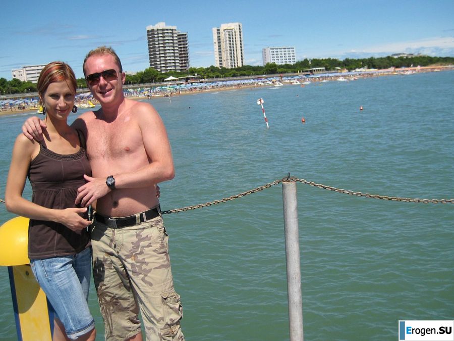 A slender beauty undresses and twists a booty in front of her man. Photo 39