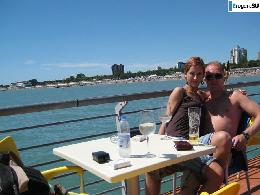 A slender beauty undresses and twists a booty in front of her man. Photo 40