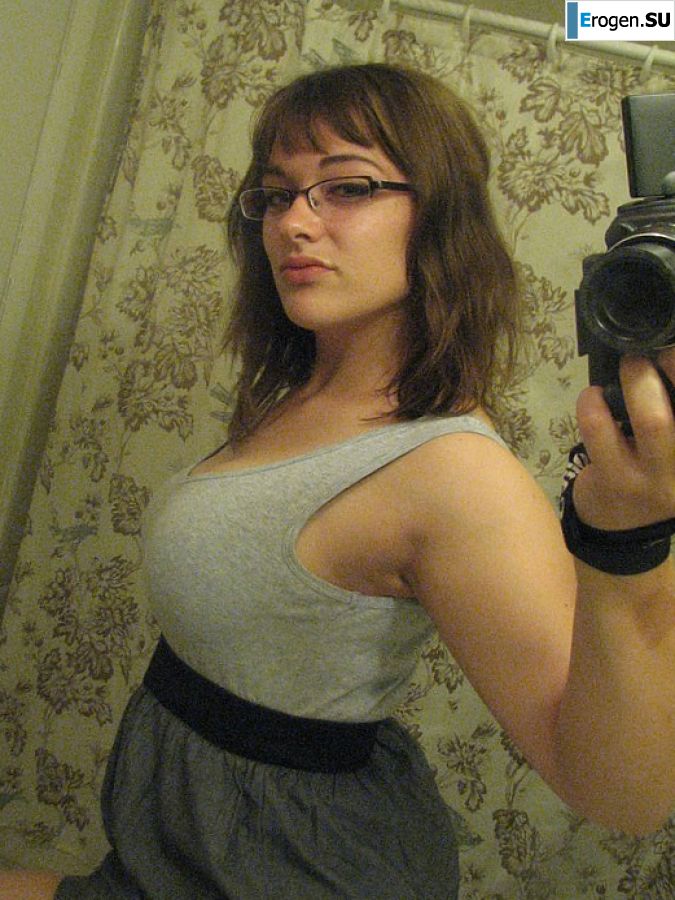 A girl with large breasts poses in clothes and then undresses. Part 2. Photo 15