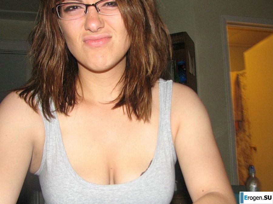 A girl with large breasts poses in clothes and then undresses. Part 2. Photo 20