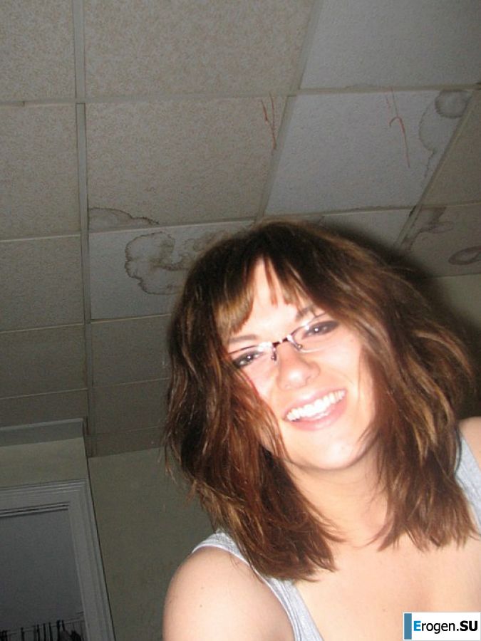 A girl with large breasts poses in clothes and then undresses. Part 2. Photo 21