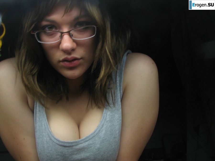 A girl with large breasts poses in clothes and then undresses. Part 2. Photo 30