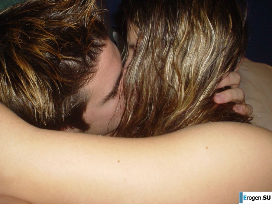 Молодую студентку с татуировками застали спящей после вечеринки. Фото 11