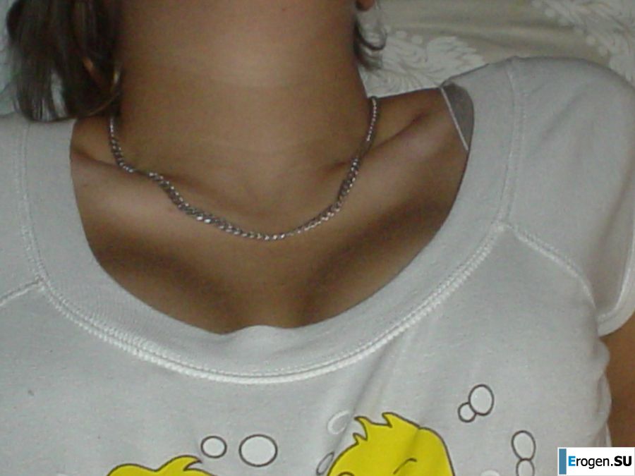 Молодую студентку с татуировками застали спящей после вечеринки. Фото 6