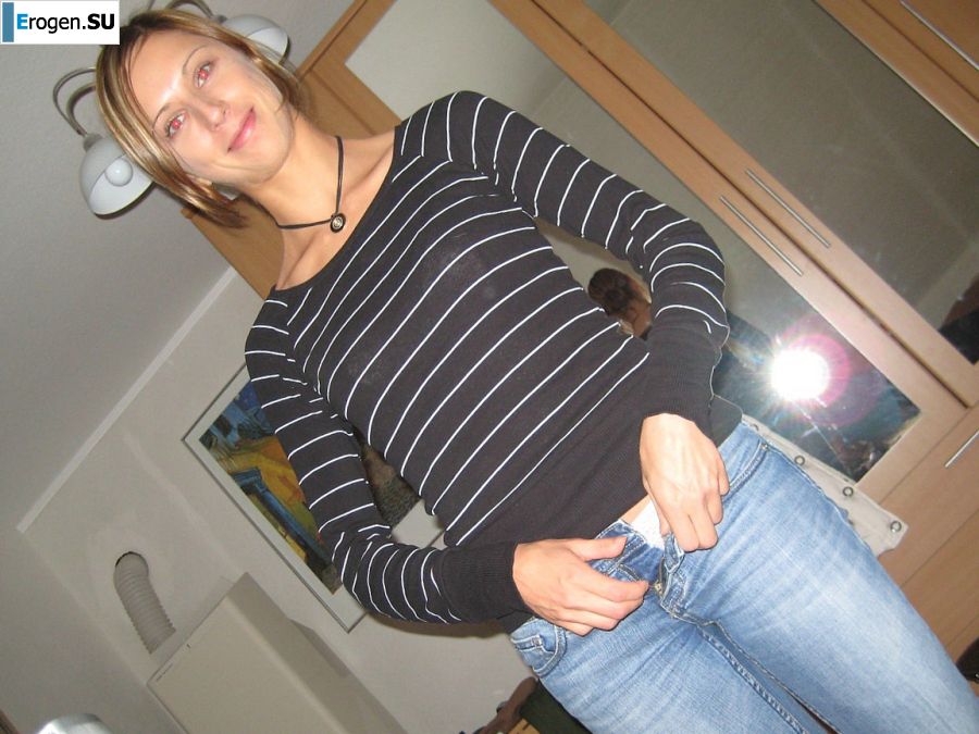 A slender beauty undresses and twists a booty in front of her man. Part 2. Photo 9