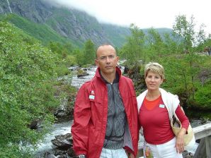 Зрелая женщина показала аккуратную грудь на отдыхе. Эскиз 14