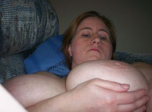 Busty woman posing in short dresses. Thumb 13