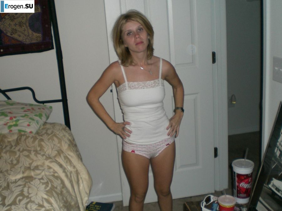 A young student drank excess and spread her legs. Photo 20