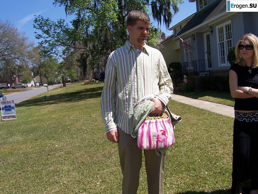 A young student drank excess and spread her legs. Photo 3