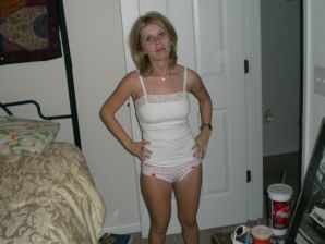 A young student drank excess and spread her legs. Thumb 20