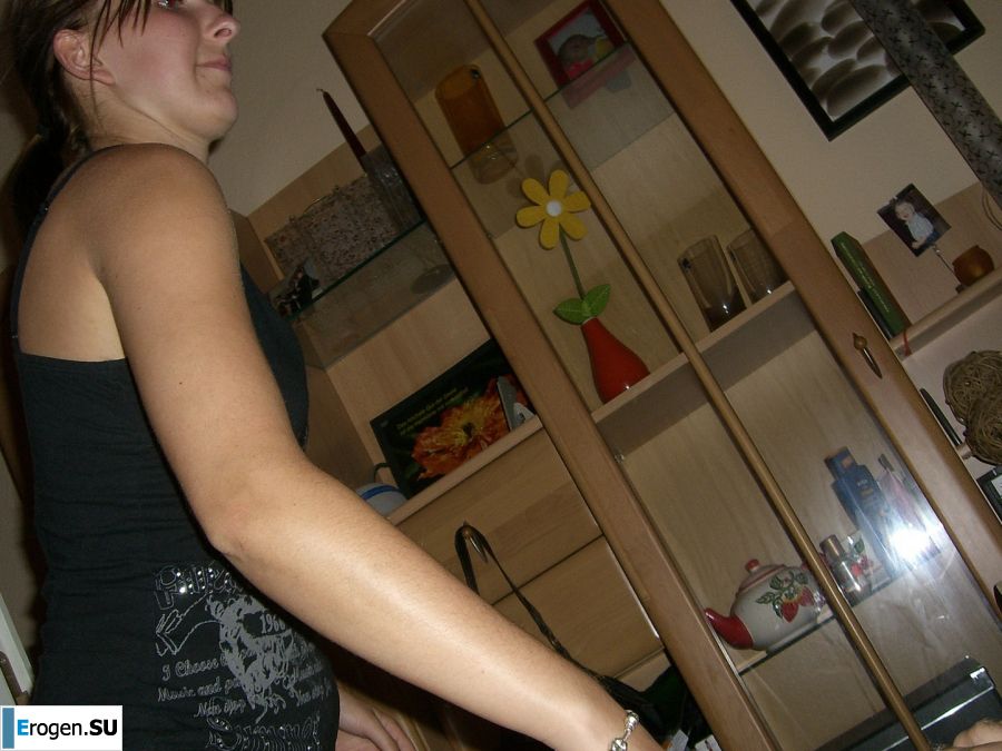 Аппетитная студентка сняла с себя все и показала бритую письку. Фото 19