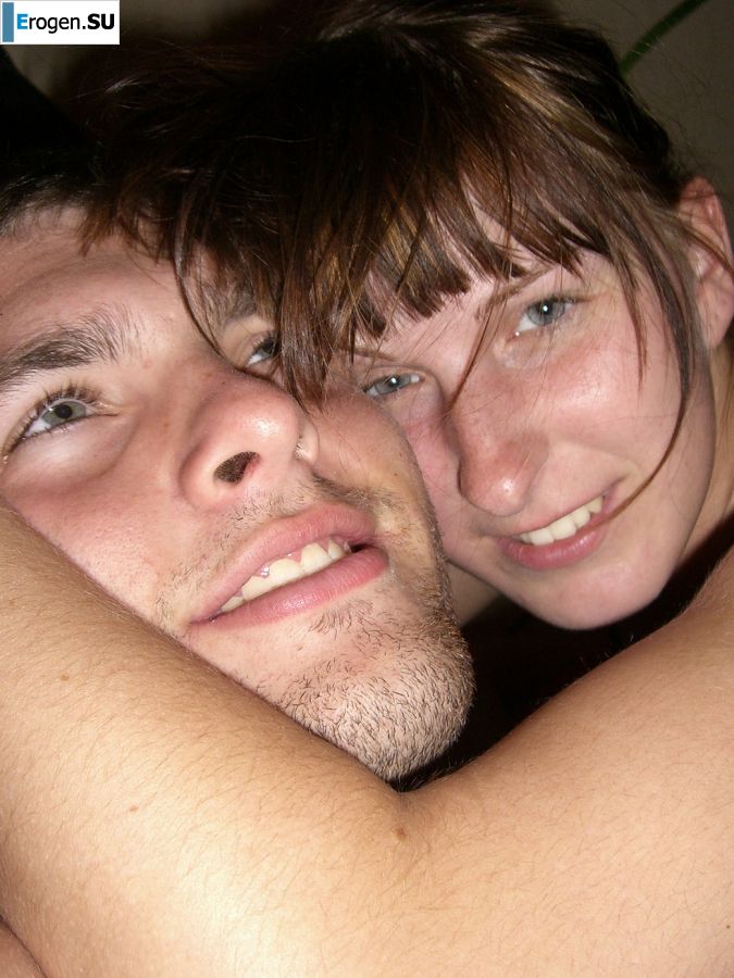 Аппетитная студентка сняла с себя все и показала бритую письку. Фото 25