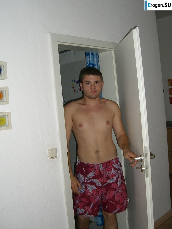 Аппетитная студентка сняла с себя все и показала бритую письку. Фото 29