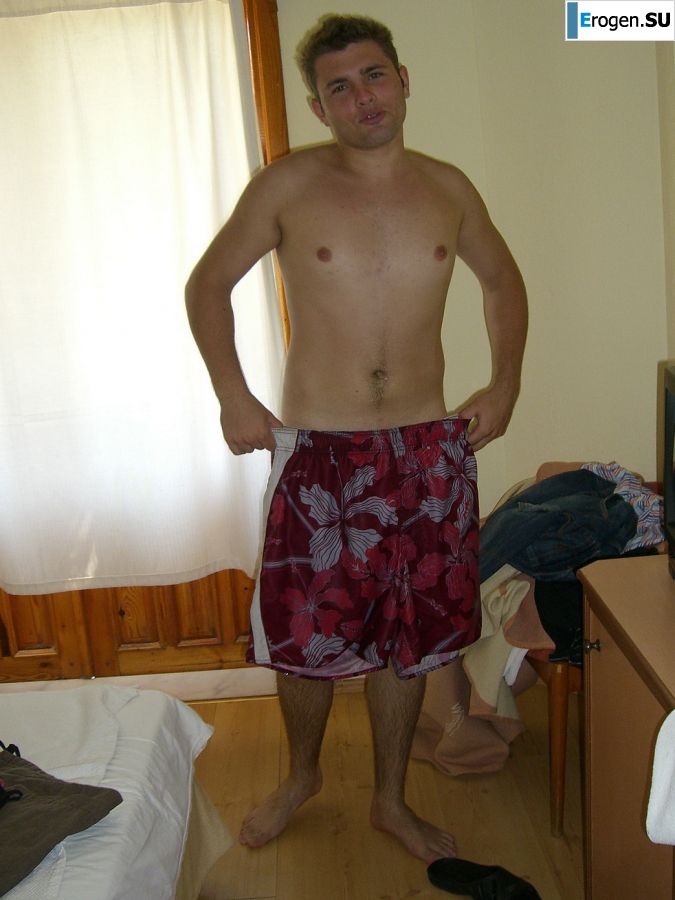 Аппетитная студентка сняла с себя все и показала бритую письку. Фото 32