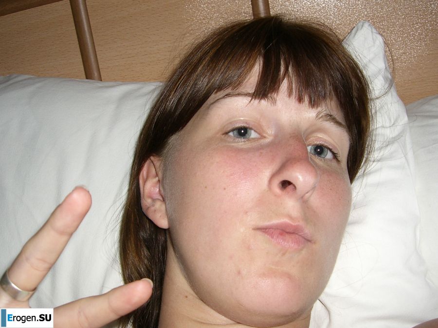 Аппетитная студентка сняла с себя все и показала бритую письку. Фото 50