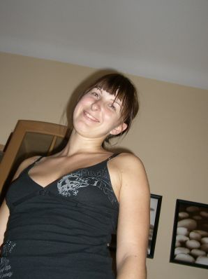 Аппетитная студентка сняла с себя все и показала бритую письку. Эскиз 21