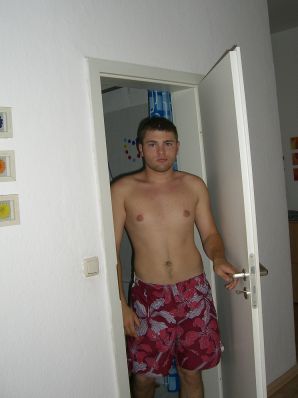 Аппетитная студентка сняла с себя все и показала бритую письку. Эскиз 29