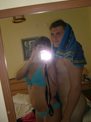 Аппетитная студентка сняла с себя все и показала бритую письку. Эскиз 34