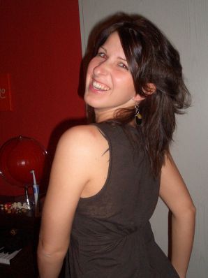 Аппетитная студентка сняла с себя все и показала бритую письку. Эскиз 51