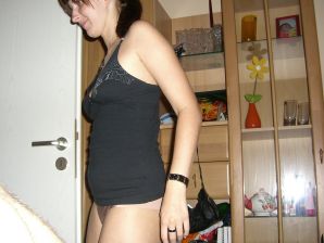 Аппетитная студентка сняла с себя все и показала бритую письку. Эскиз 7