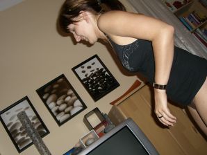 Аппетитная студентка сняла с себя все и показала бритую письку. Эскиз 9