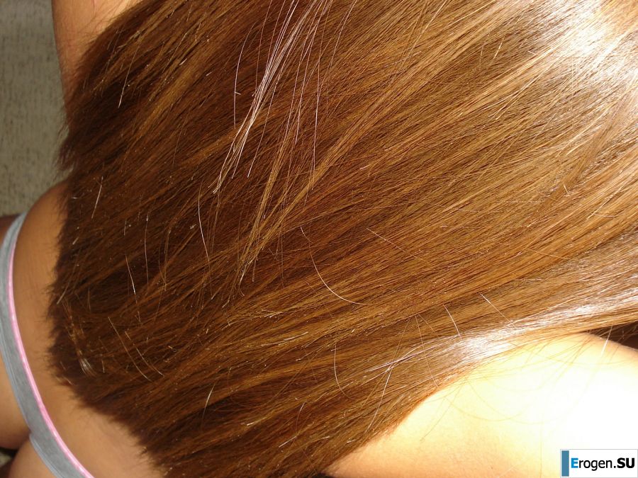 Женщина с красивыми сиськами позирует в купальнике и без него. Фото 4