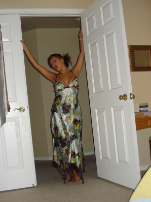 Женщина с красивыми сиськами позирует в купальнике и без него. Эскиз 8