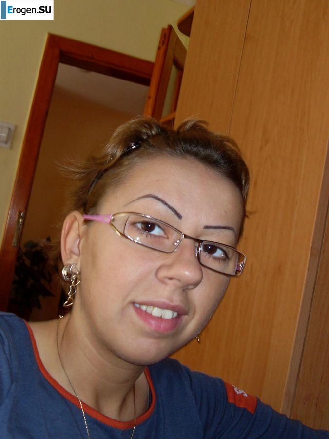 Шаловливые мама и дочка показывают трусики. Фото 6