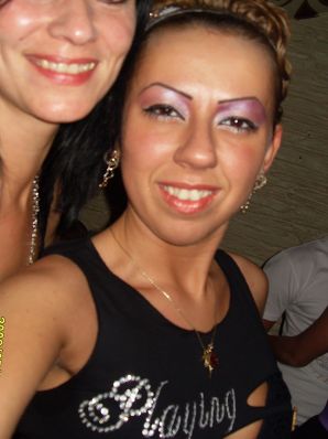 Шаловливые мама и дочка показывают трусики. Эскиз 20