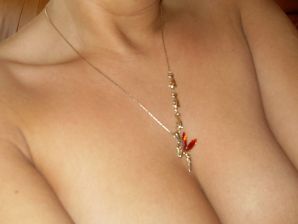 Шаловливые мама и дочка показывают трусики. Эскиз 7