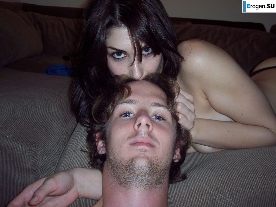 A young girl has sex with a guy and poses for the camera. Photo 12