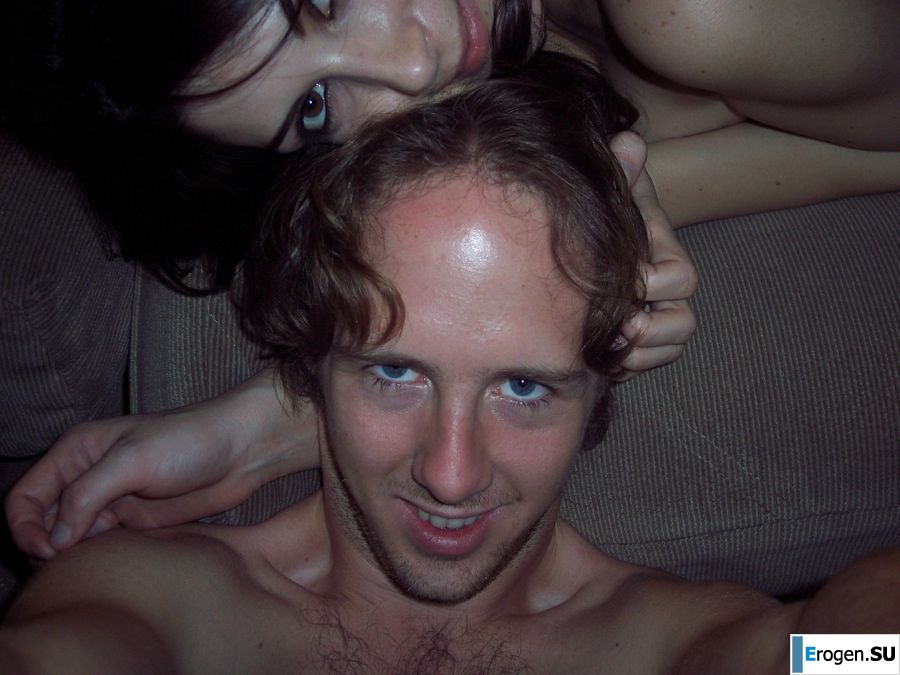 A young girl has sex with a guy and poses for the camera. Photo 14