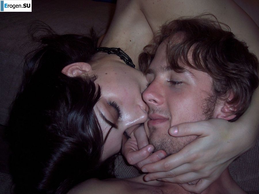 A young girl has sex with a guy and poses for the camera. Photo 16