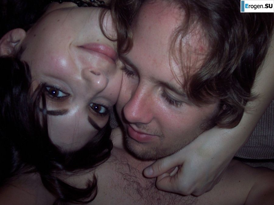 A young girl has sex with a guy and poses for the camera. Photo 17