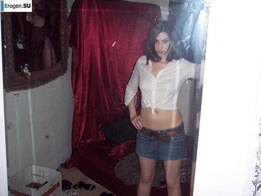 A young girl has sex with a guy and poses for the camera. Photo 21