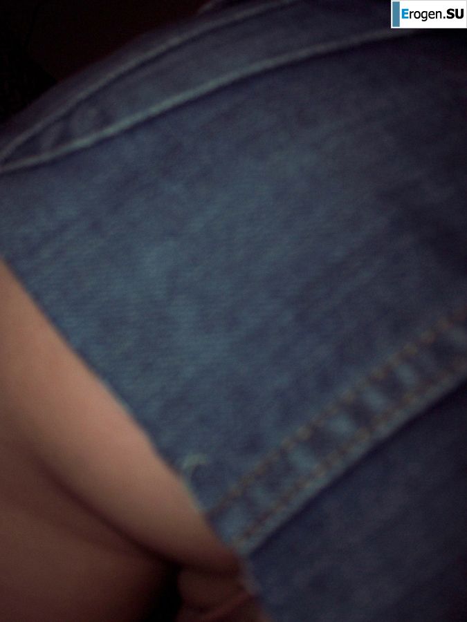 A young girl has sex with a guy and poses for the camera. Photo 25