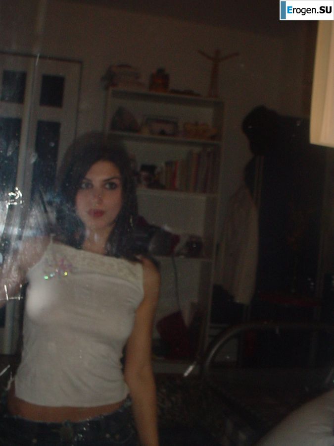 A young girl has sex with a guy and poses for the camera. Photo 28