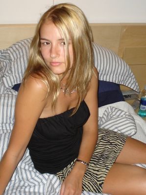 Две блондинки разделись и занялись страстным сексом. Часть 2. Эскиз 16