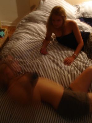 Две блондинки разделись и занялись страстным сексом. Часть 2. Эскиз 17