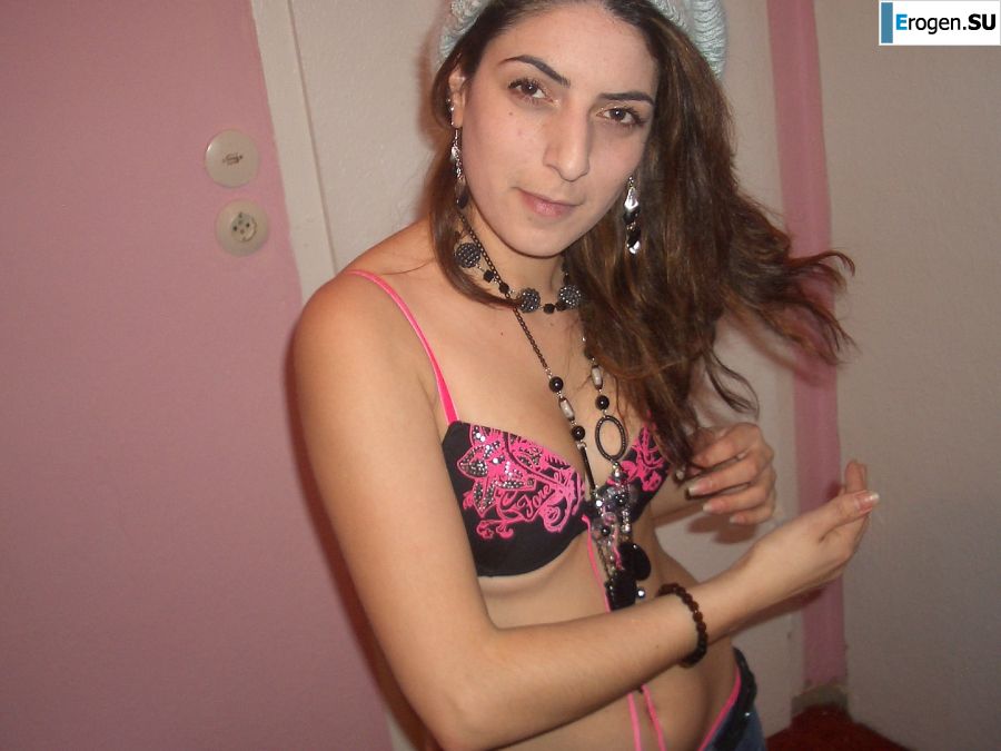 Озорные шалуньи трогают друг друга за сиськи. Часть 2. Фото 3